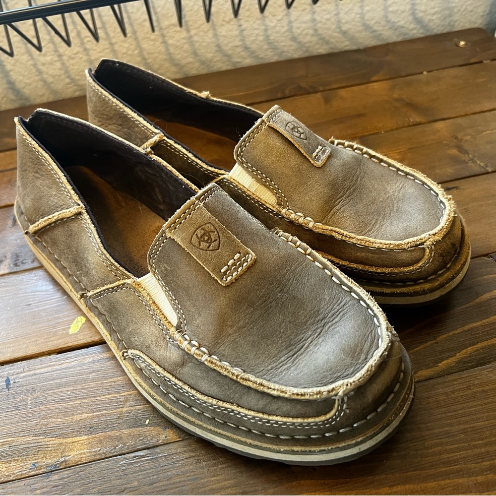 Ariat Cruisers in Rough Oak
